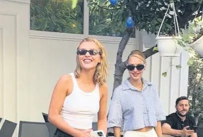 Kız kardeşini üniversiteye yazdırdı