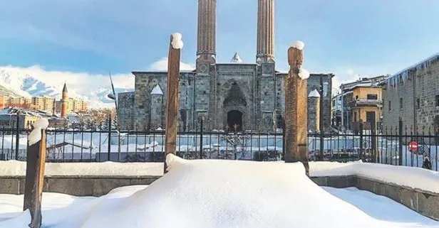 Erzurum -32.6 dereceyi gördü!