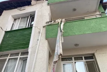 Depremin ardından acı hikayeler hüzne boğdu: Perde ve çarşafla yaşama tutunuş