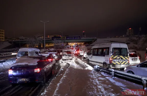 İBB'nin kar rezaleti: İstanbul'da yoğun kar sonrası araçlar yolda kaldı! Vatandaşlar evine gidemedi - 39