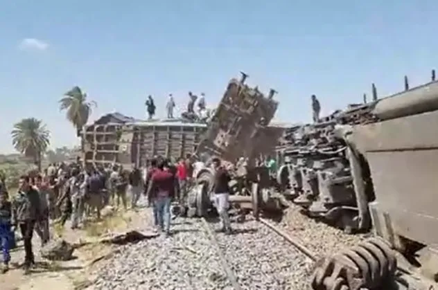 Son dakika: Mısır’da iki tren kafa kafaya çarpıştı: 32 kişi öldü, 66 kişi yaralandı