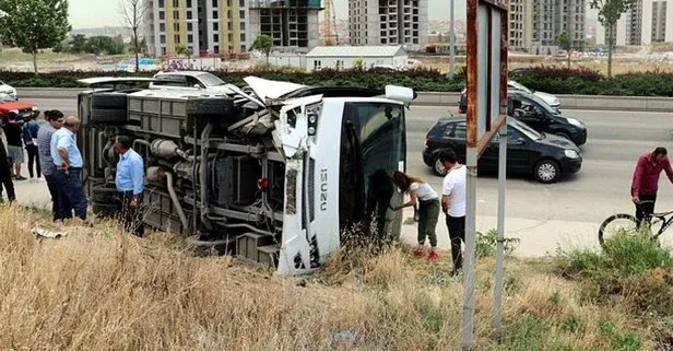 Ankara’da işçileri taşıyan araç devrildi