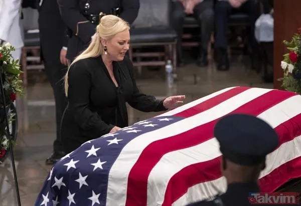 ABD'li Senatör McCain için Kongre'de tören düzenlendi - 14