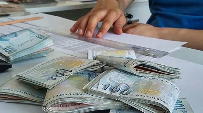 152-milyon-emekliye-13-31-aralikta-en-az-12000-tl-ek-odeme-yapilacak-ssk-bagkur-emekli-sandigi-dahil-1702526530796.jpg SSK, Bağkur, Emekli Sandığı dahil... 15.2 milyon emekliye 13-31 Aralık'ta en az 12.000 TL ek ödeme yapılacak!-5