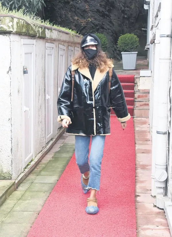 Demet Akalın Okan Kurt ve kızları Hira ile önceki gün İstinyePark’taydı-9