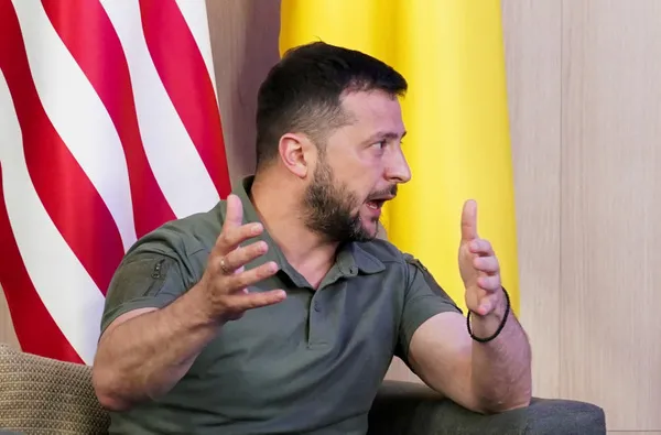 ukrayna-devlet-baskani-volodimir-zelenskiynin-yalniz-pozunun-perde-arkasi-ukrayna-cephesi-bastirdi-nato-rest-c-1689233004890.jpg Ukrayna Devlet Başkanı Volodimir Zelenskiy'nin 'yalnız' pozunun perde arkası: Ukrayna cephesi bastırdı NATO rest çekti-2