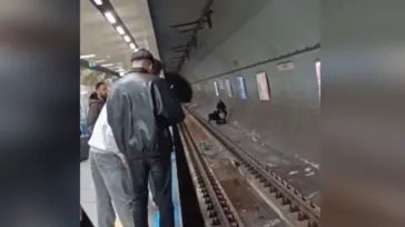 Kadıköy metroda intihar girişimi kamerada