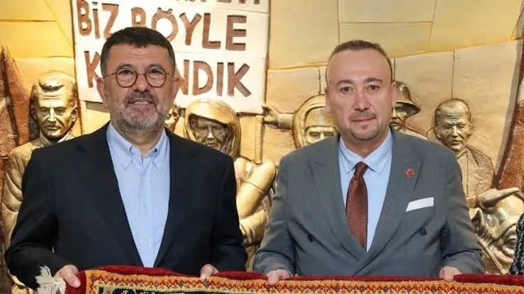 yalim-dokuldu-rusvet-kanatladi-ozgur-ozelin-10-milyon-dolarlik-sikorsky-sevdasi-para-trafigini-ispatlarim-diye-1782640388577.jpeg Yalım döküldü rüşvet kanatladı! Özgür Özel'in 10 milyon dolarlık "Sikorsky" sevdası: Para trafiğini "ispatlarım" diyerek anlattı-10