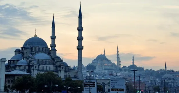 sahurda ezan okunurken yemek orucu bozar mi takvim