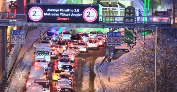 SON DAKİKA: İstanbul’da özel araçla trafiğe çıkmak yasaklandı! Köprüler ve Avrasya Tüneli’nde polis denetimler yapıyor