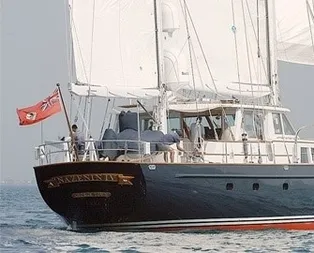 İngiliz bayrağını indirdi