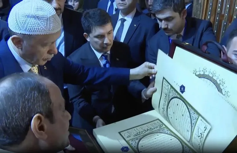 Başkan Erdoğan, İmam Şafi Türbesi'ni ziyaret etti