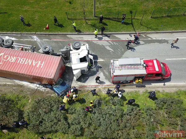 Bursa'da feci kaza: TIR'ın üzerine devrildiği otomobil yandı! Ölü ve yaralılar var... - 1