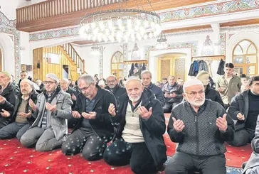 Camiler doldu taştı