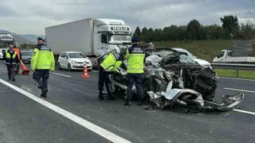 TEM’de feci kaza! Cip hurdaya döndü: 1 ölü!