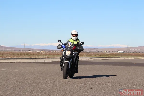 Diyarbakır'da tek: Kadın 'Motosikletli Şahin' polisi Dilek Zengin! Gören donup kalıyor - 15