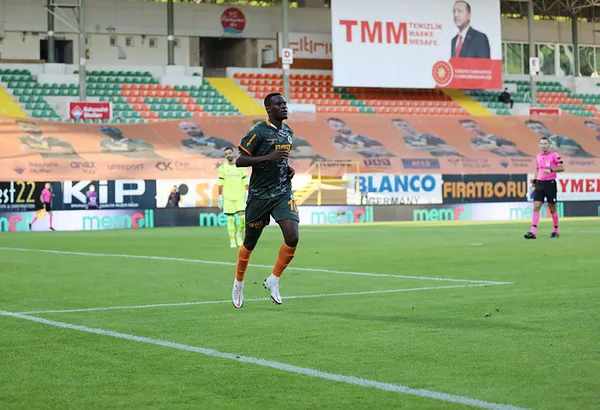 1625733113839.jpg SON DAKİKA! Alanyaspor'da Babacar şoku! Kalp spazmı geçirdi-3