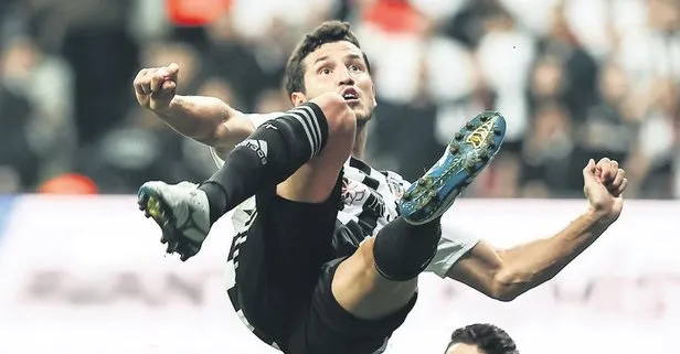 Beşiktaş-Trabzonspor derbisinde taraftar etkisiz futbola müdahale etti: Ismael uyuma değişiklik yapsana