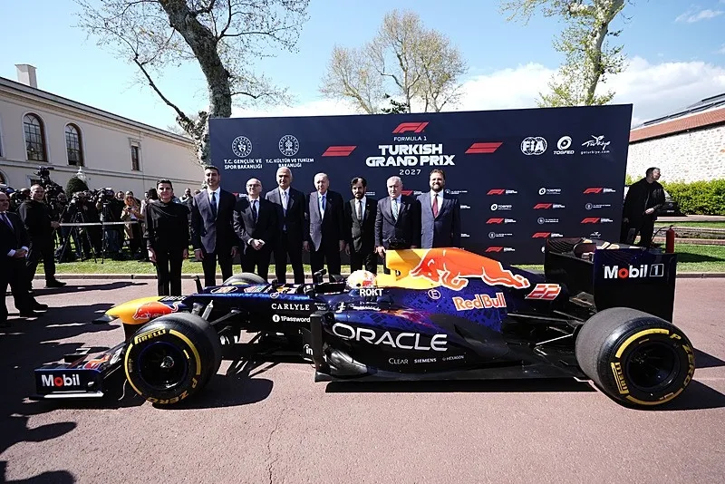 formula-1-yeniden-istanbulda-baskan-erdogan-acikladi-sampiyonaya-deger-katacagiz-1777036692180.jpeg Formula 1 yeniden İstanbul'da | Başkan Erdoğan açıkladı: Şampiyonaya değer katacağız-2
