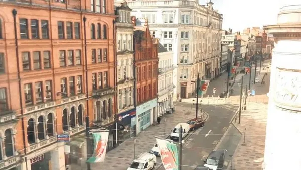 Coronavirüs nedeniyle birçok ülkenin ‘kalbi’ olarak bilinen meydanlar bomboş kaldı-3