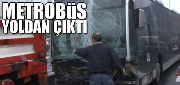 Metrobüs yoldan çıktı