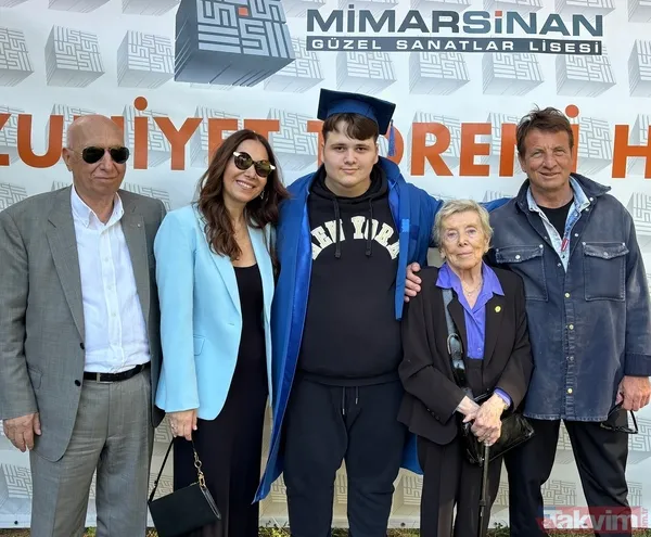 Kızından 4 yaş küçük! Kaya Çilingiroğlu “25 yaşından küçük bir kadınla ilişkim olamaz” demişti! Hülya Avşar’ın eski eşi meğer 22’lik oyuncuyla... - 26