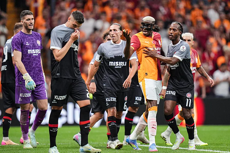 Okan Buruk'tan 3'te 3 için forvet kararı! İlk 11'ini belirledi - 6