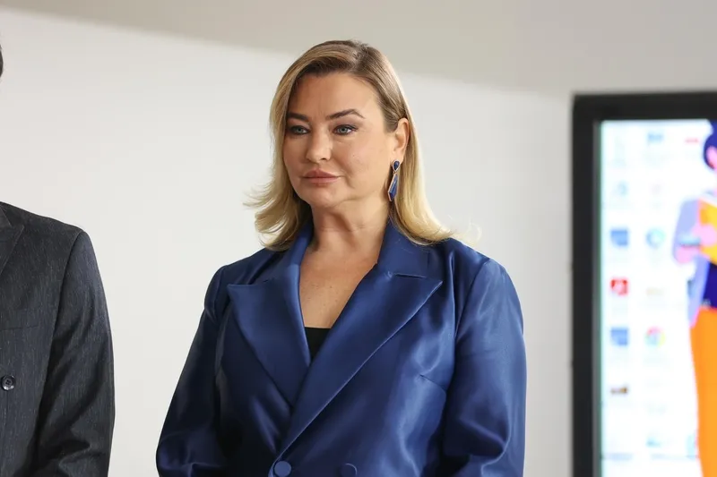 surpriz-misafir-kardeslerim-118-bolum-nefes-kesecek-1708683865893.jpg Sürpriz misafir! Kardeşlerim 118. bölüm nefes kesecek...-2