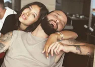 Şarkıcı Berkay Şahin uyanıklık peşinde! Geliriyle dikkat çeken Berkay lüks aracına T plaka takarak...