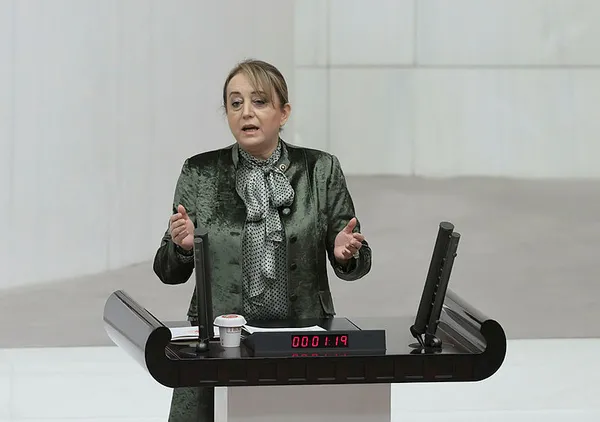 hdpden-pkkli-teroristlerin-cenazelerine-gitmeyi-surdurecekleri-aciklamasi-geldi-ak-parti-tepki-gosterdi-1608137194124.jpg HDP'den PKK'lı teröristlerin cenazelerine gitmeyi sürdürecekleri açıklaması geldi! AK Parti tepki gösterdi-3