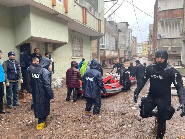 Şanlıurfa'da sel felaketi! Valilikten okullar için 'tatil' kararı: Can kaybı 17'ye yükseldi-2