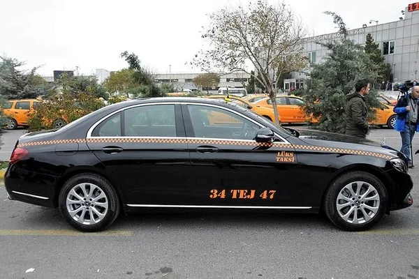 Atatürk Havalimanı’nda 350 bin liralık taksi yolcuların hizmetinde-2