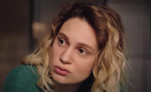 sesini-hemen-kes-masumlar-apartmani-29-bolum-fragmani-pilisini-pirtisini-toplayip-sirra-kadem-basti-1617951995473.jpg Sesini hemen kes! Masumlar Apartmanı 29. bölüm fragmanı: Pılısını pırtısını toplayıp sırra kadem bastı-6