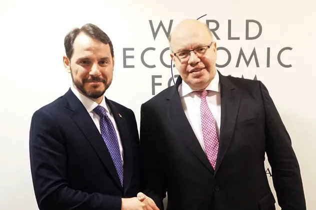 Bakan Albayrak'tan Davos mesajı: Verimli görüşmeler gerçekleştirdik