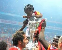Son dakika Galatasaray haberleri... Cimbom’un eski futbolcularından Dany’nin oğlu büyüdü ve Galatasaray ile madalya kazandı