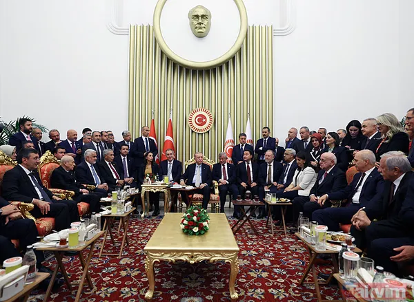 TBMM'de renkli anlar! Önce açılış sonra resepsiyon... Başkan Erdoğan'dan "biriz beraberiz" mesajı: Tek tek tokalaştı - 13