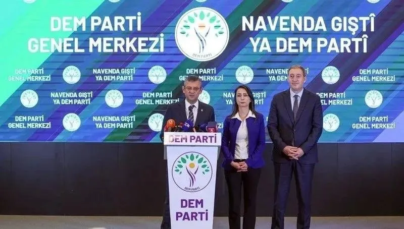 CHP Genel Başkanı Özgür Özel DEM Parti Eş Genel Başkanları ile bir araya gelmişti.