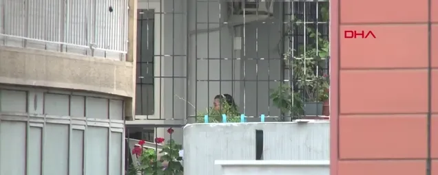 Papaz Brunsonun evini 2 kadın ziyaret etti