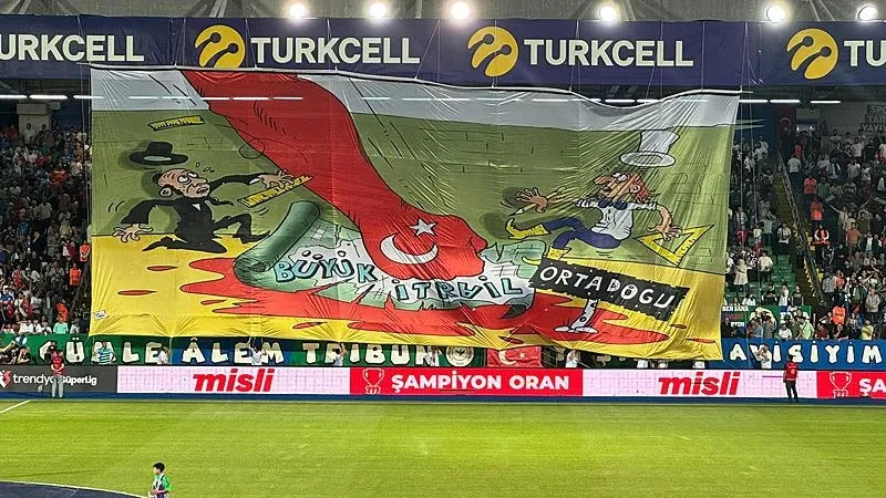 Çaykur Rizespor taraftarından Filistin pankartı! Türkiye detayı büyük beğeni topladı-2