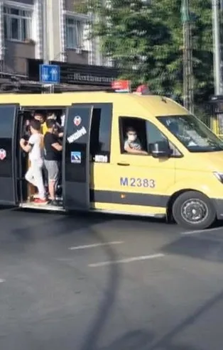 Kovid-19 önlemlerine rağmen minibüslerdeki fazla yolcunun önüne geçilemiyor