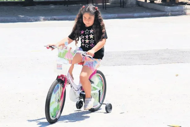 kagithanede-500-bin-liralik-soygun-yapan-kadini-polis-bacagindaki-dovmeden-taniyarak-tespit-etti-1655153261545.jpeg Kağıthane'de 500 bin liralık soygun yapan kadını, polis bacağındaki dövmeden tanıyarak tespit etti-9