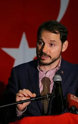 Berat Albayrak Sultanbeyli'de sokak iftarına katıldı