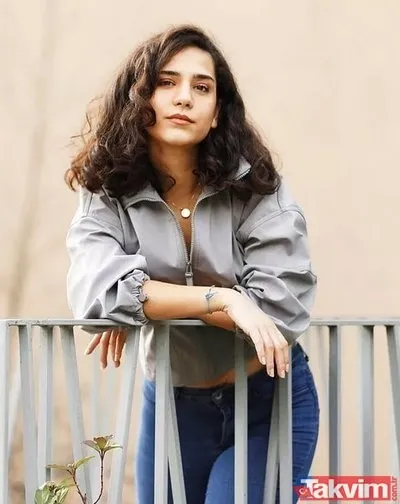 Yaprak Dökümü'nün minik Ayşe'si Şebnem Ceceli’nin son halini gören Buse Varol sandı! Fahriye Evcen ile Gökçe Bahadır’ın kardeşiydi... - 20