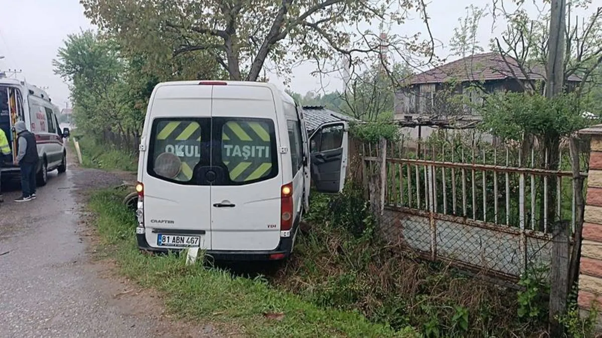Düzce'de işçi servisi kaza yaptı: 8 yaralı!