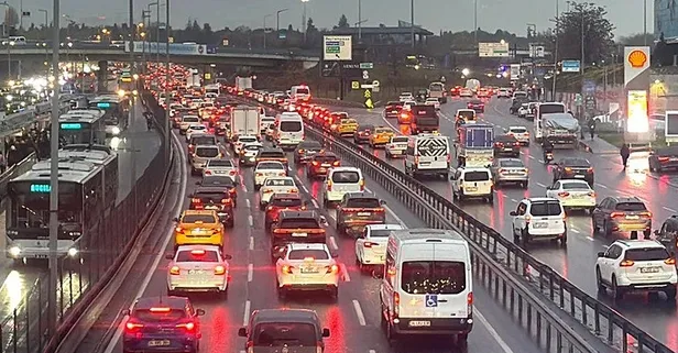 İstanbul'da trafik yine kilit: Yüzde 85'i gördü!