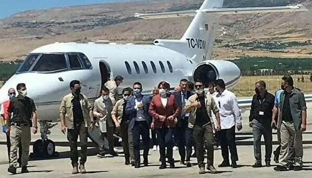 "Biz özel uçak kullanmayız" diyen Meral Akşener'in 1 ayda 16 defa özel uçak kullandığı ortaya çıktı!