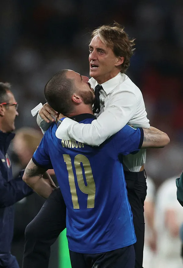 italya-ingiltereyi-penaltilarda-devirerek-avrupa-sampiyonu-oldu-1626041068884.jpg İtalya, İngiltere'yi penaltılarda devirerek Avrupa Şampiyonu oldu-12
