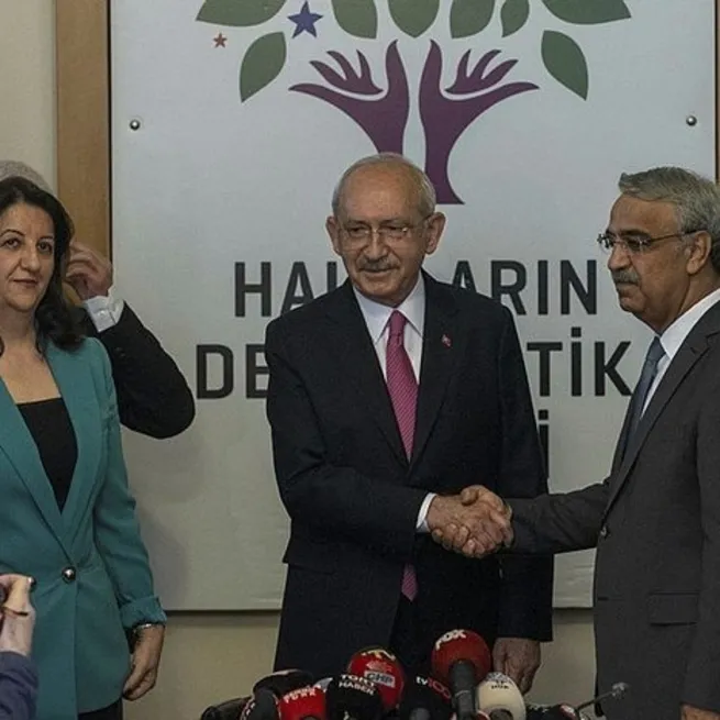 7li koalisyonun adayı Kemal Kılıçdaroğlu ve Kandil ortaklığı resmileşiyor, mızrak çuvala sığmıyor: PKK’lı teröristlerle aynı kıyafeti giyiyor