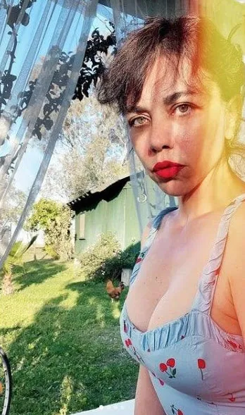 Yeşim Ceren Bozoğlu verdikçe veriyor mayolu pozlarını peş peşe paylaşıyor! Kuruluş Osman'ın Hazal Hatun'u eridi bitti-7