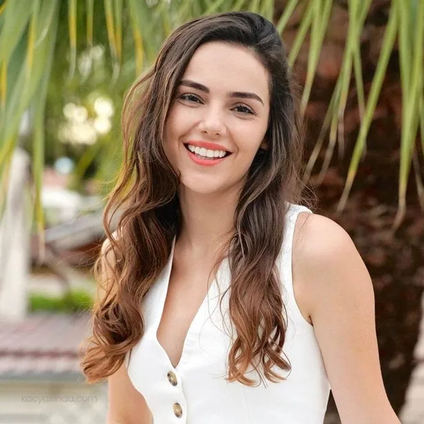 uc-kiz-kardes-seyircisinin-keyfinin-kaciracak-iddia-ozgu-kaya-gidiyor-yerine-de-1682683920001.jpg Üç Kız Kardeş seyircisinin keyfini kaçıracak iddia! Özgü Kaya gidiyor yerine de...-4